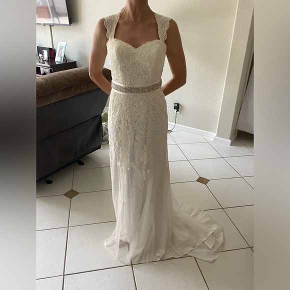 David’s Bridal Wedding Dress - Picture 1 of 8